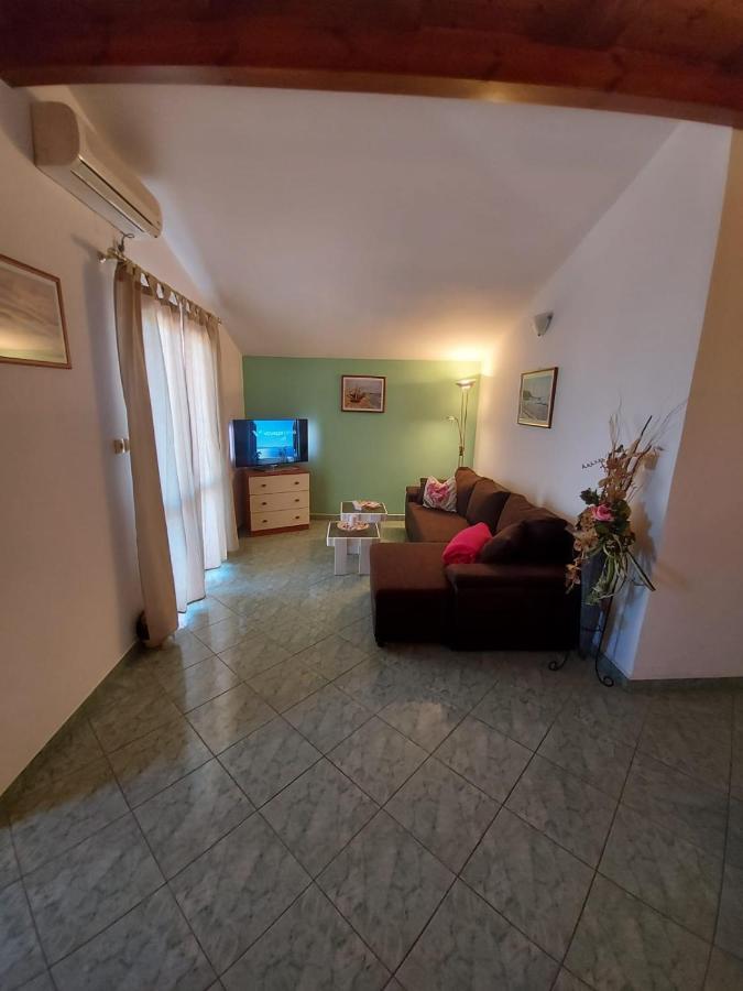Apartments Tomic Biograd Na Moru Exterior foto