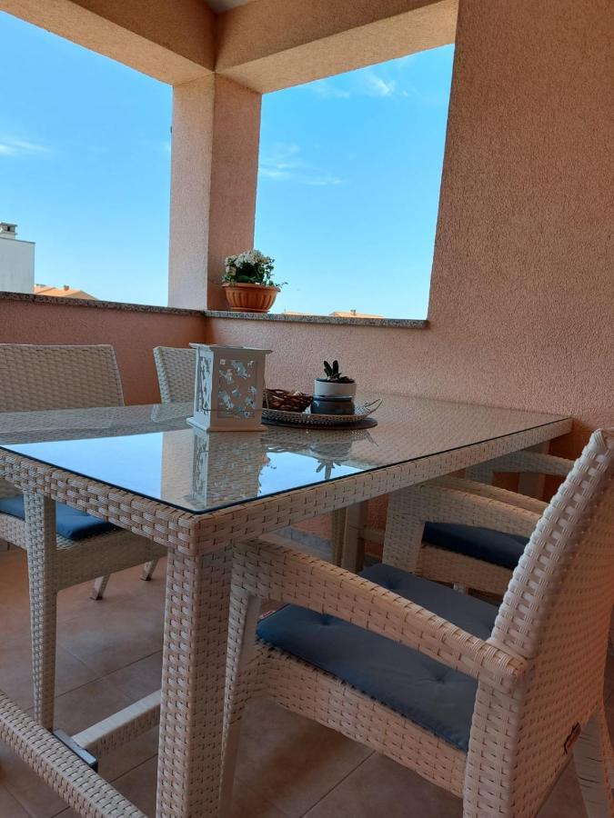 Apartments Tomic Biograd Na Moru Exterior foto