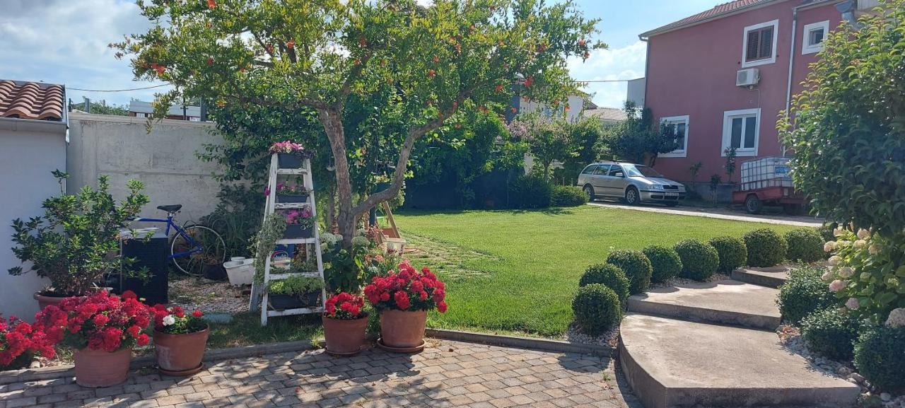 Apartments Tomic Biograd Na Moru Exterior foto
