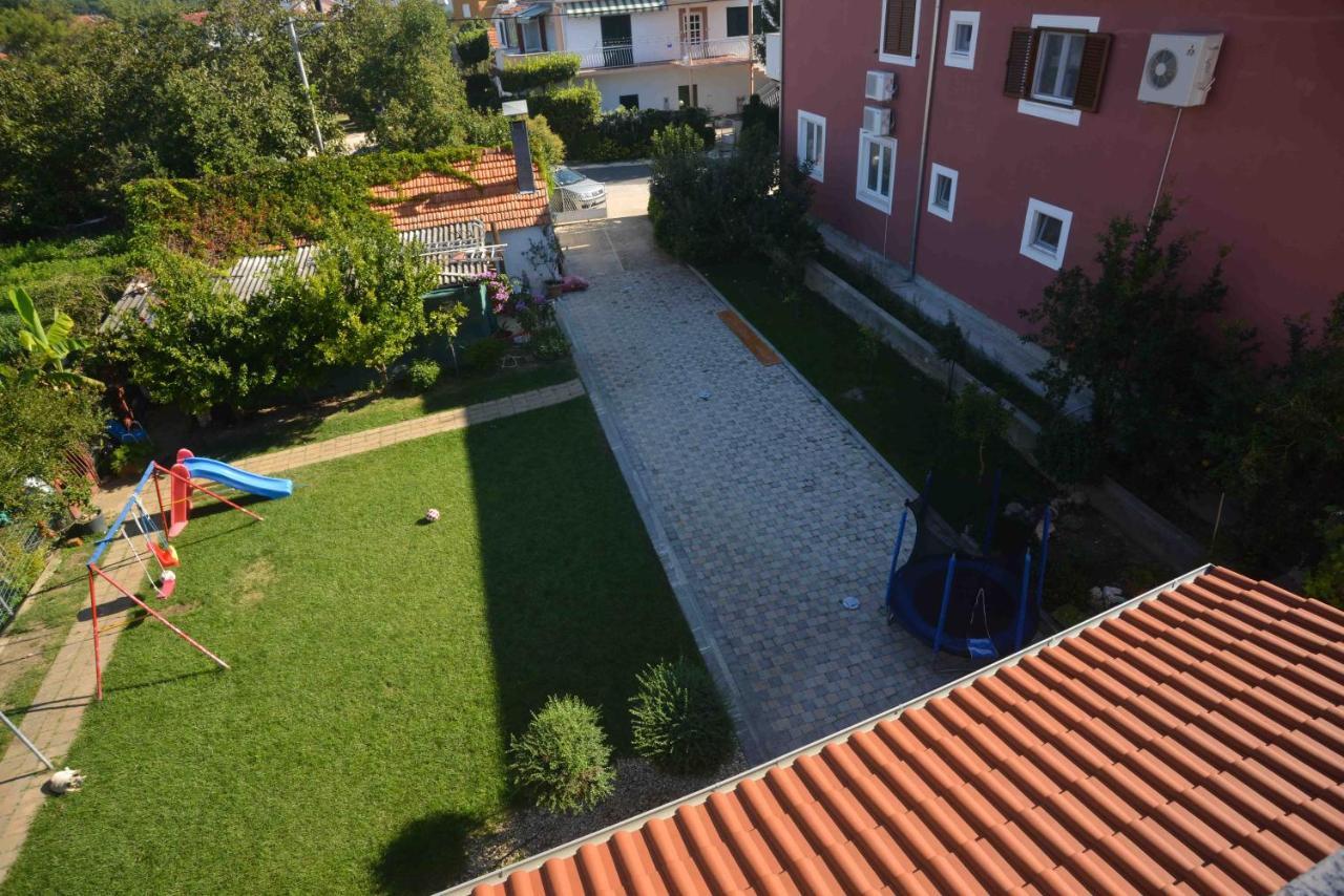 Apartments Tomic Biograd Na Moru Exterior foto