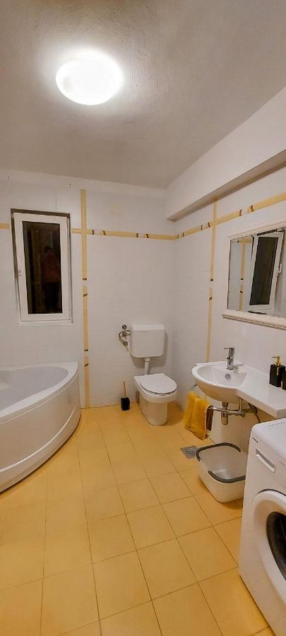 Apartments Tomic Biograd Na Moru Exterior foto