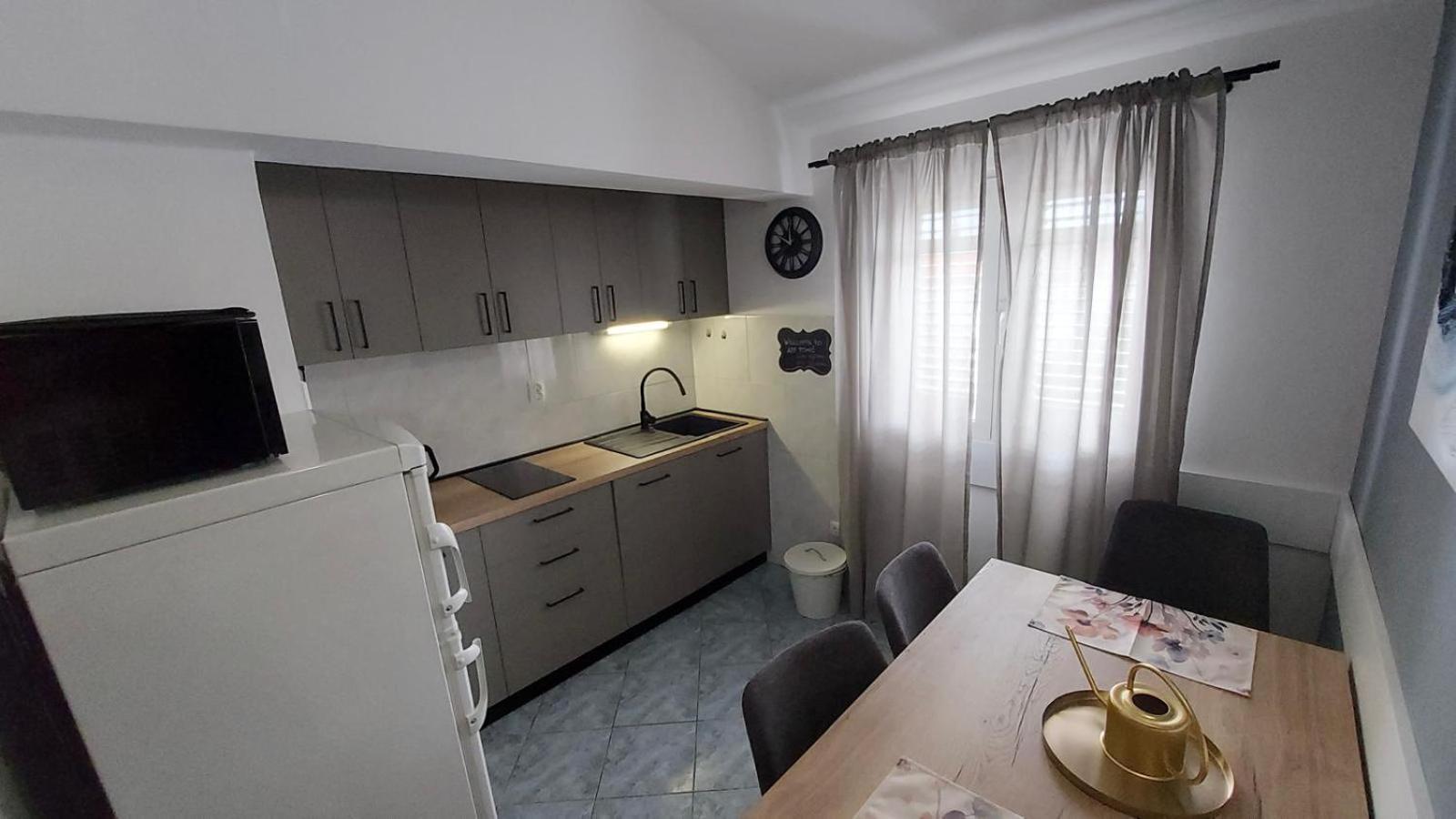 Apartments Tomic Biograd Na Moru Exterior foto