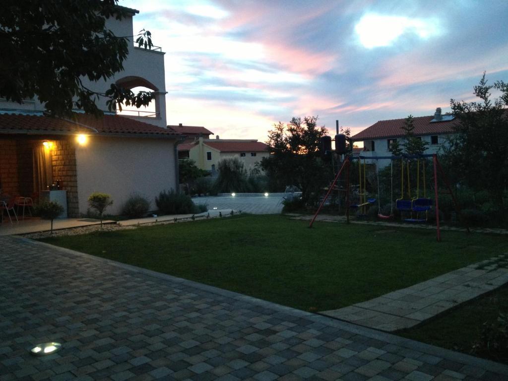 Apartments Tomic Biograd Na Moru Quarto foto