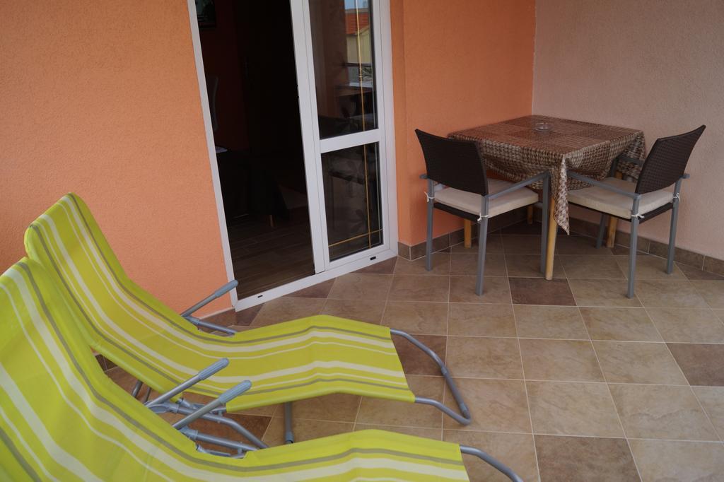 Apartments Tomic Biograd Na Moru Quarto foto