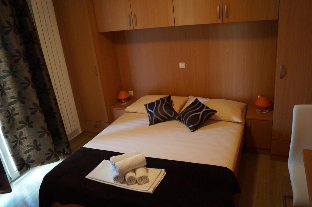 Apartments Tomic Biograd Na Moru Quarto foto